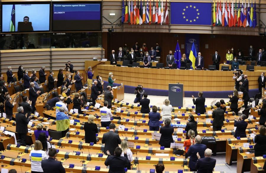 Az EP támogatja Ukrajna csatlakozását az Unióhoz - a Fidesz is megszavazta, hogy szakítani kell a Roszatommal és a 
