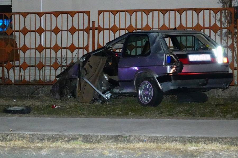 Meghalt egy kerítésnek csapódott autó sofőrje Tiszakécskén