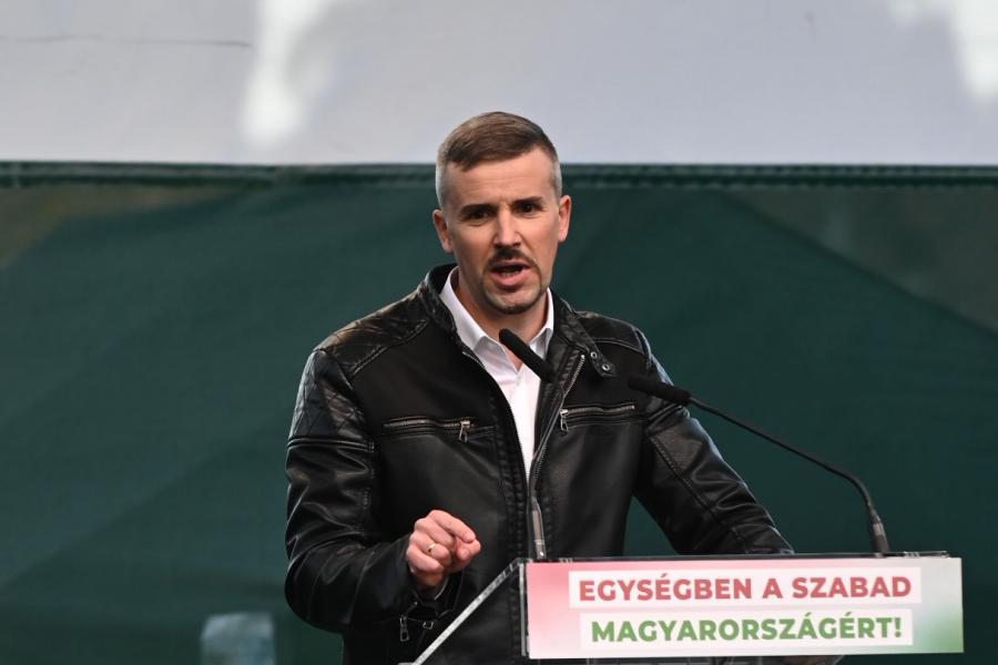 Jakab Péter kampánydalt írt arról, hogy elege van, és reméli, a Fidesznek két perc után vége