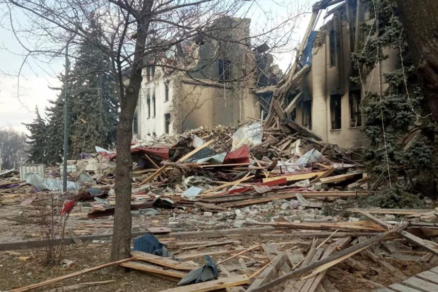 Háromszázan halhattak meg a mariupoli színházat ért támadásban