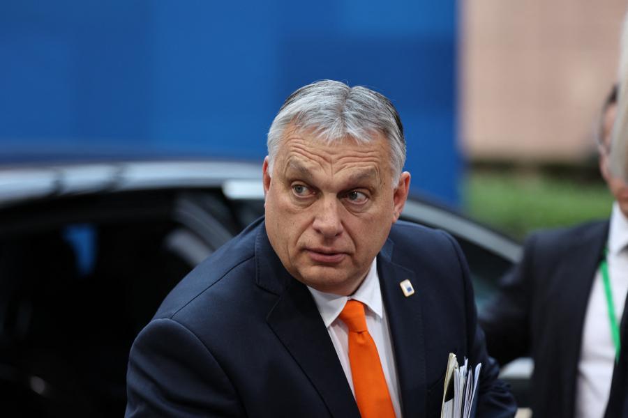 Az állítása szerint „jogász” Orbán megpróbálta leszólni a „színész” Zelenszkijt, de csak magát égette egy kicsit