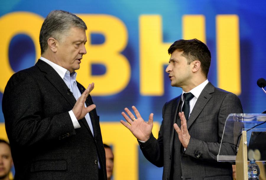 Orbán nem akar vitázni, az általa lesajnált Zelenszkij nem is tévéstúdióban, hanem stadionban vitázott 30 ezer ember előtt