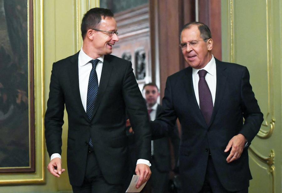 Márki-Zay: Szijjártó mondjon le, utasítsák ki az orosz kémbankot!