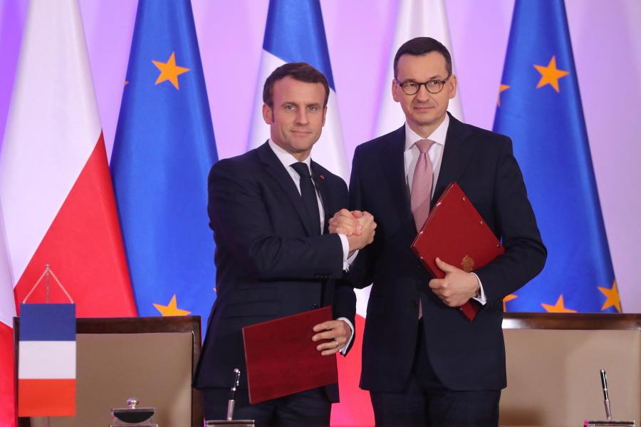 A lengyel miniszterelnök kiakadt, azt kérdezi, hogy Putyin után Macron tárgyalna-e Hitlerrel is