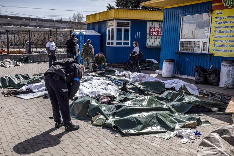 Bayer Zsolt kérdése az ukrajnai mészárlásokról: biztos, hogy ezt az oroszok csinálták?