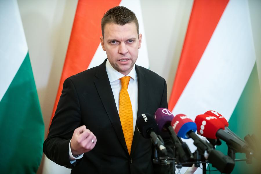 Menczer Tamás visszaszólt a szlovák házelnöknek, Bayer Zsolt szerint Boris Kollár egy hülye
