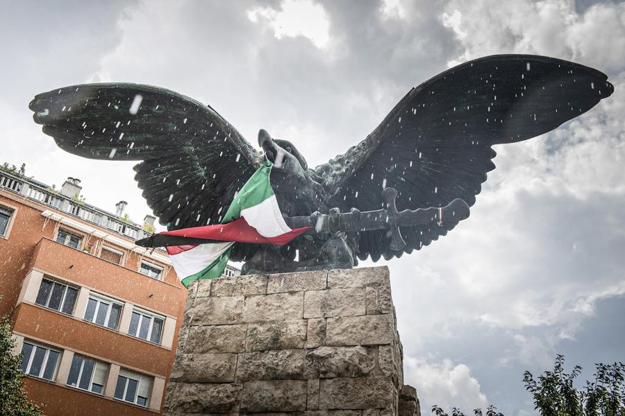 Szakmailag segítené egy szervezet a budapesti szoborállításokat, a fideszesek „lopakodó demszkyzmust” kiáltottak