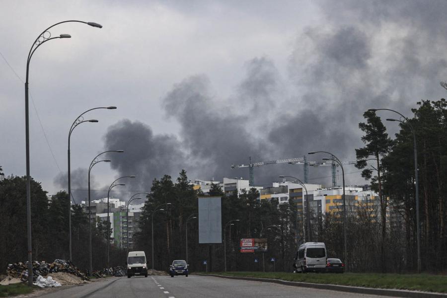 Rakétatámadás Kijevben: egy ember meghalt, több sérültet kórházban ápolnak
