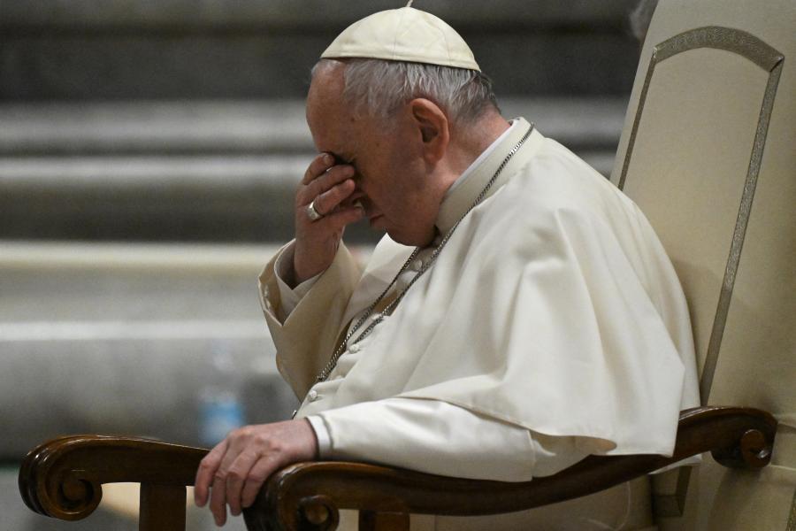 Ferenc pápa: „Mozdulatlanul állunk a beletörődés és a fatalizmus sírja előtt, és eltemetjük az élni akarás örömét”