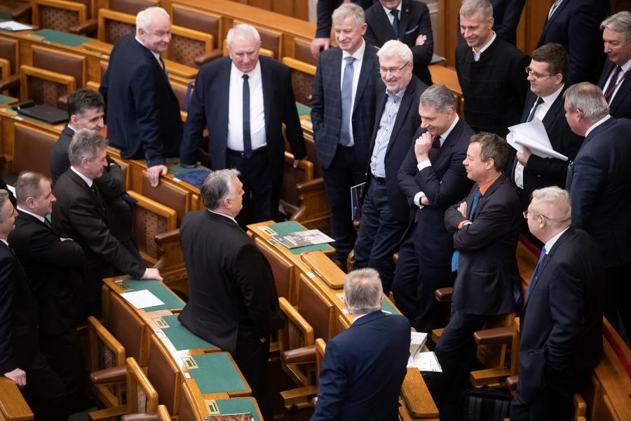 Nyugdíjas és mentős is lesz a kieső magyar parlamenti képviselők között