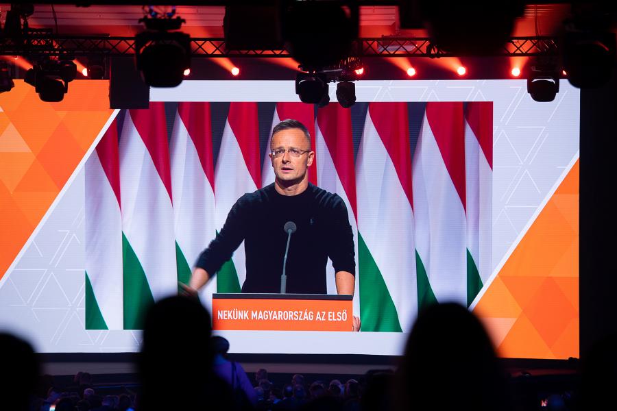 Szijjártó Péter heves brüsszelezés kíséretében elárulta, milyen esetben nem vétózná meg az Orbán-kormány az Oroszország elleni olajembargóba