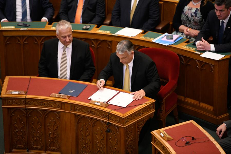 Esküt tesz az új-Orbán-kormány, a Fidesz rászokott az alkotmánymódosításra – Percről percre