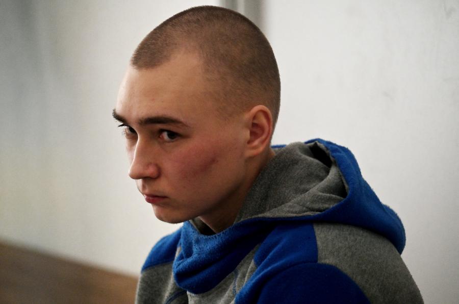 Életfogytiglant kér az ügyészség az első orosz katonára, akit Ukrajnában bíróság elé állítottak