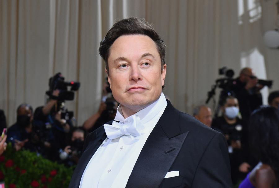Elon Musk rámordult a home office-ban lustálkodó alkalmazottaira: aki nem tér vissza az irodájába, akár szedheti is a sátorfáját