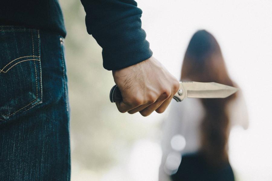 Emberölés Veszprémben: késsel szurkálta össze kolléganőjét az öltözőben egy 25 éves férfi