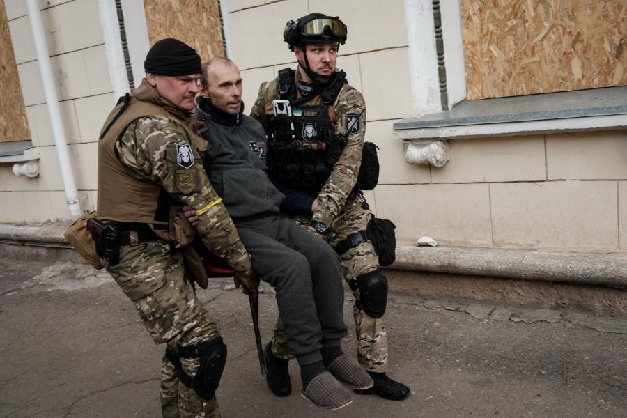 Kétszáz halott egy mariupoli lakóház alatt, Ukrajna nem számíthat gyors EU-s tagjelölti státuszra – Percről percre