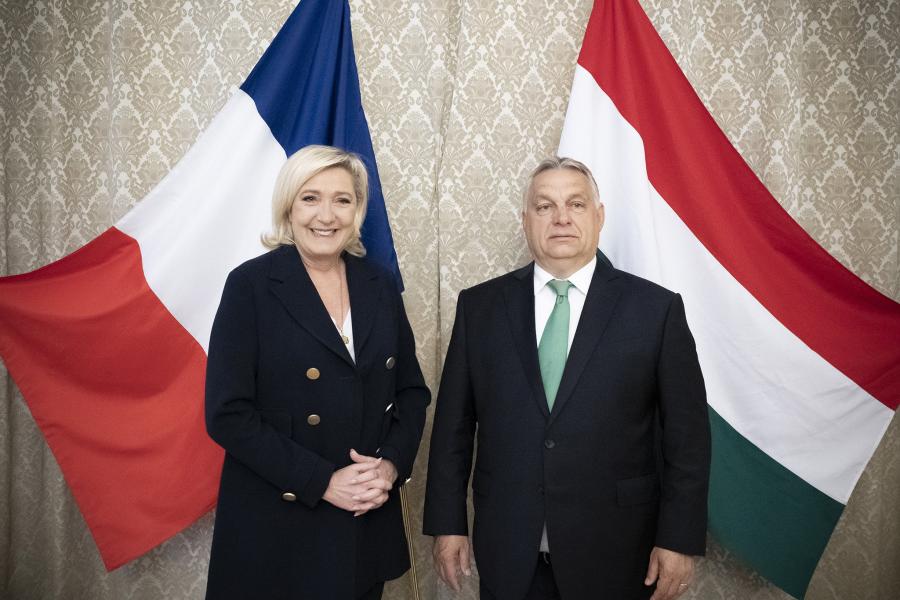 Orbán és Le Pen nagy egyetértésben ekézte Brüsszelt, „a hagyományos értékeket” képviselő pártok védhetik meg Európát