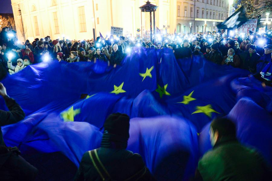 A magyarok többsége nem lépne ki az EU-ból, sőt az euró bevezetésének kétharmados a támogatottsága