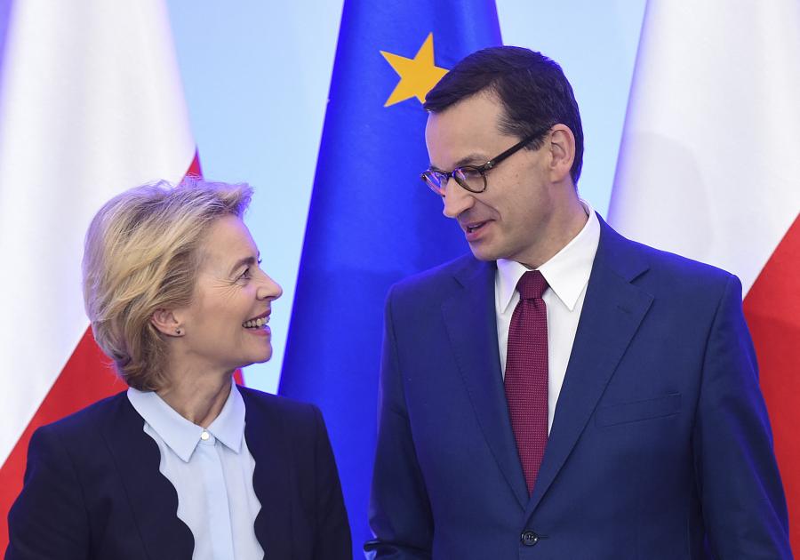 Lengyelország visszafordult az illiberalizmus útján, nagy lépést tett az EU felé