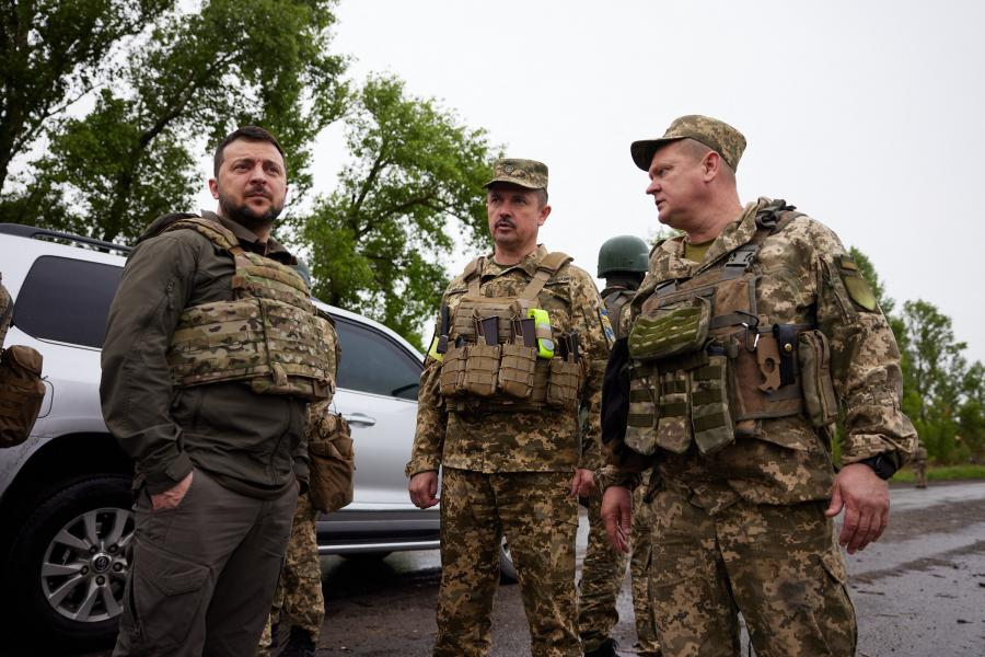 Az ukrán elnök elment a frontra, a litvánok közösségi finanszírozásban dobtak össze ötmillió eurót egy harci drónra