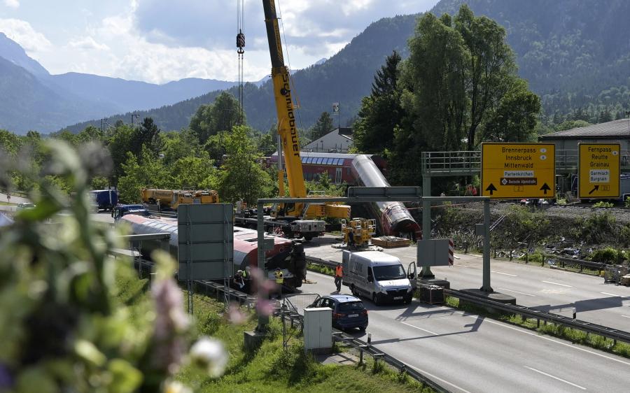 Ötre nőtt a bajorországi vonatbaleset halálos áldozatainak száma