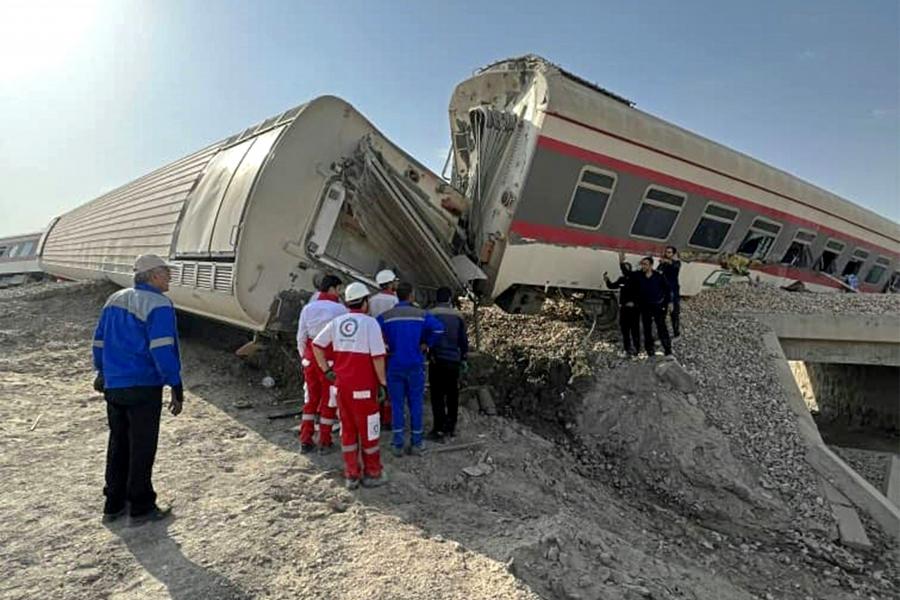 Kisiklott egy vonat Iránban, több tucatnyian meghaltak és megsérültek