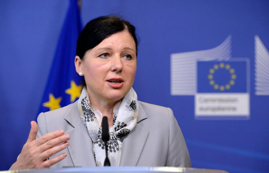 A magyarországi veszélyhelyzet  meghosszabbítása miatt aggódik az Európai Bizottság alelnöke