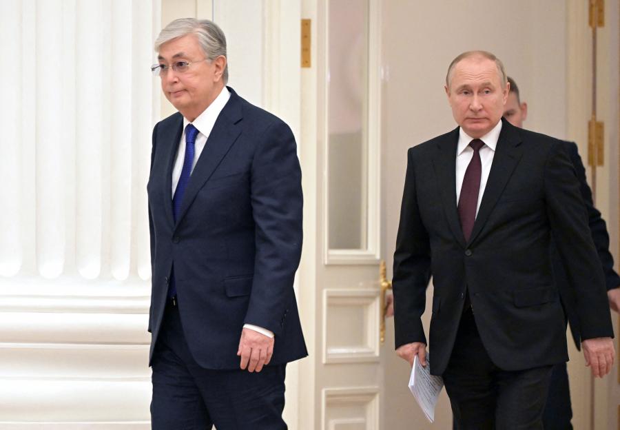 Segítségül hívta a hatalma megmentéséhez, aztán beintett Vlagyimir Putyinnak a kazah kolléga