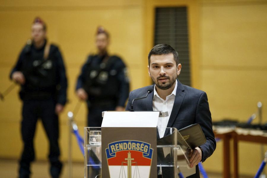 Hullanak a fejek, Pintér Sándor indoklás nélkül kirúgta a Nemzeti Nyomozó Iroda igazgatóját is