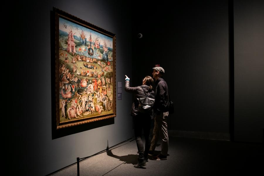 Kólával öntöttek le egy képet a Szépművészeti Múzeum Bosch-kiállításán 