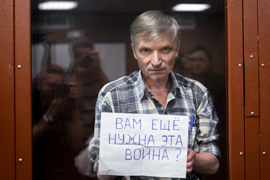 Hét év börtönt kapott egy orosz politikus, amiért a nevén nevezte az ukrajnai háborút 