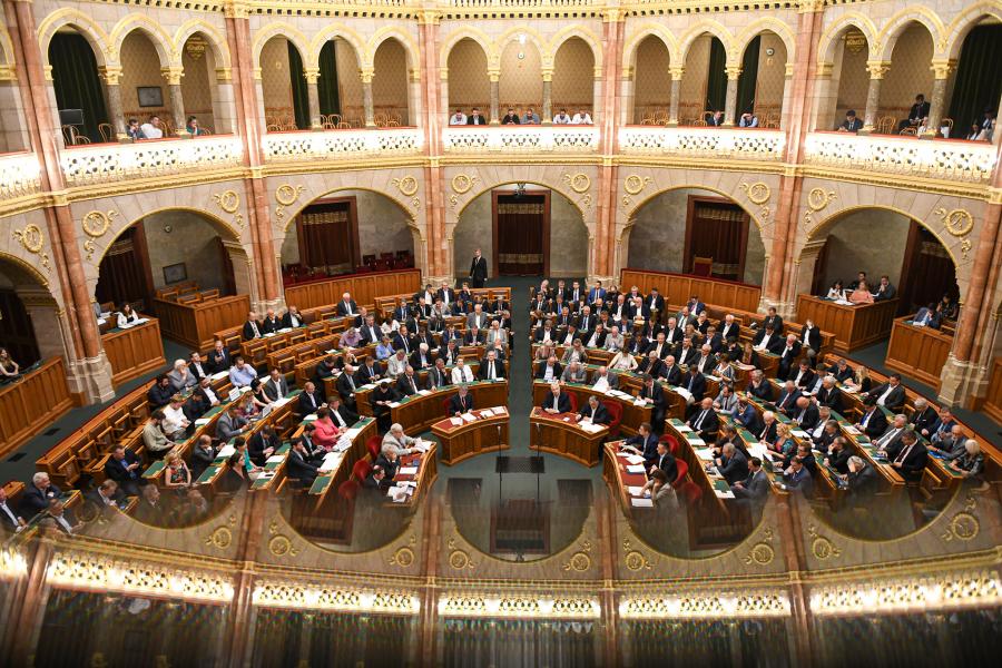 Elfogadta az Országgyűlés, Magyarországon újra jönnek a főispánok