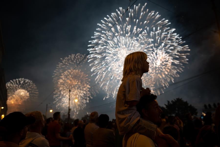 Székesfehérváron sem lesz augusztus 20-i tűzijáték, Kistarcsán a polgármester fizeti