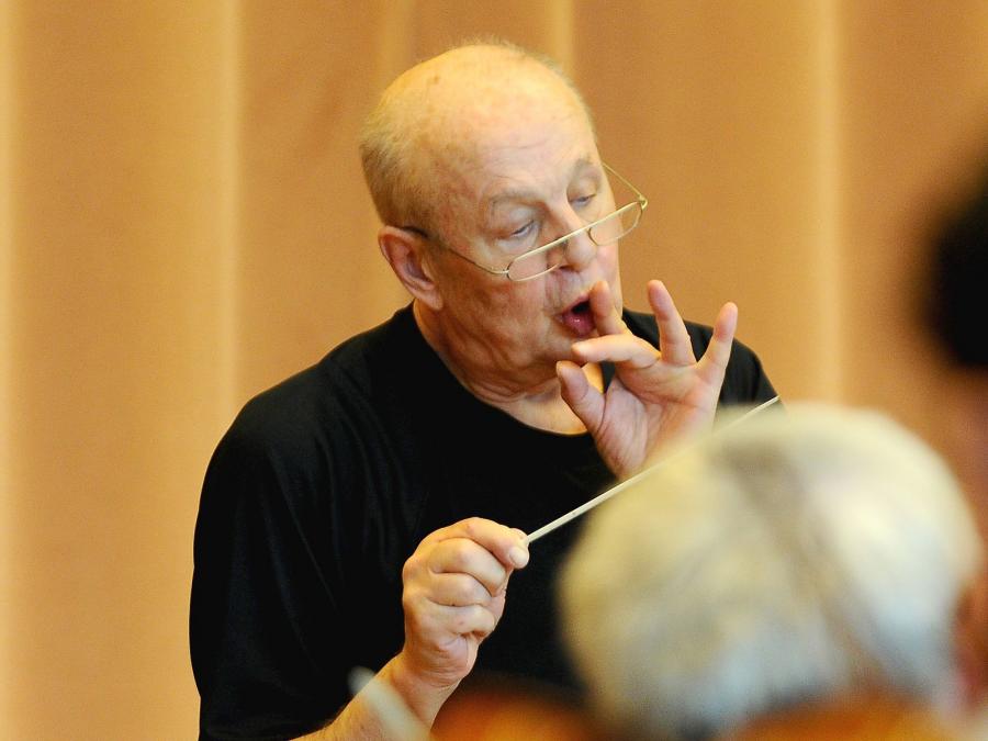 Vezénylés közben összeesett és meghalt Stefan Soltész magyar származású karmester