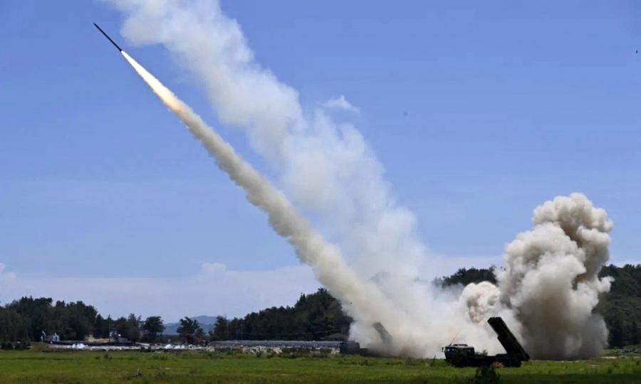 Kína rakétaesőt zudított a Tajvan körüli tengerre