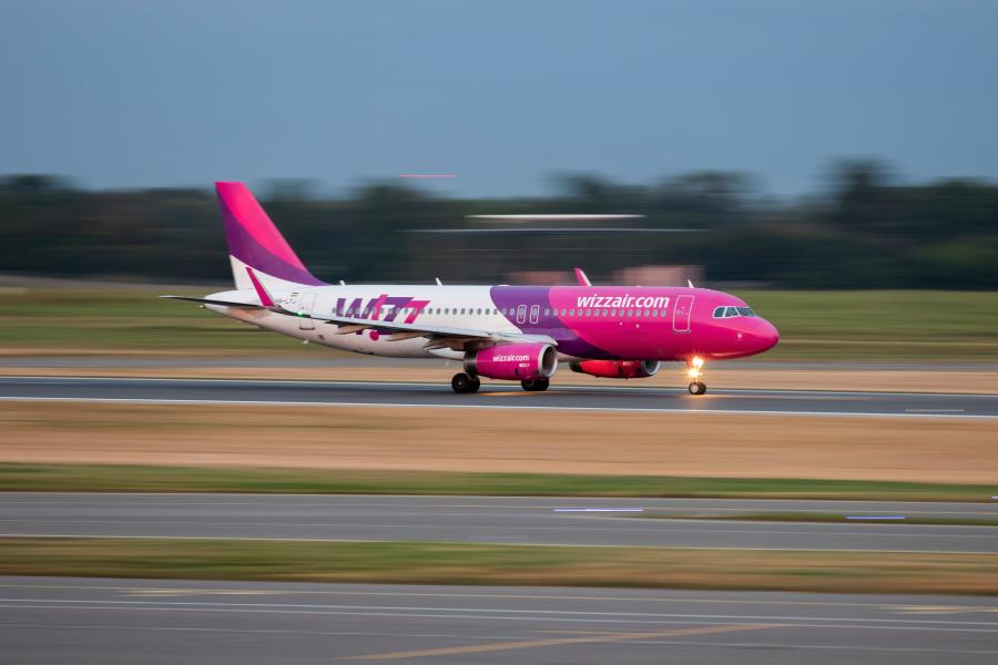 Belső vizsgálatot indított a Wizz Air a rendkívül alacsonyan landoló gépe miatt