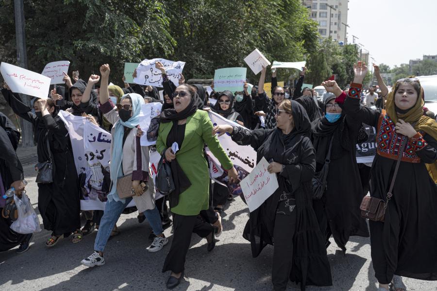 Jogaikért tüntető afgán nőket vertek meg a tálibok