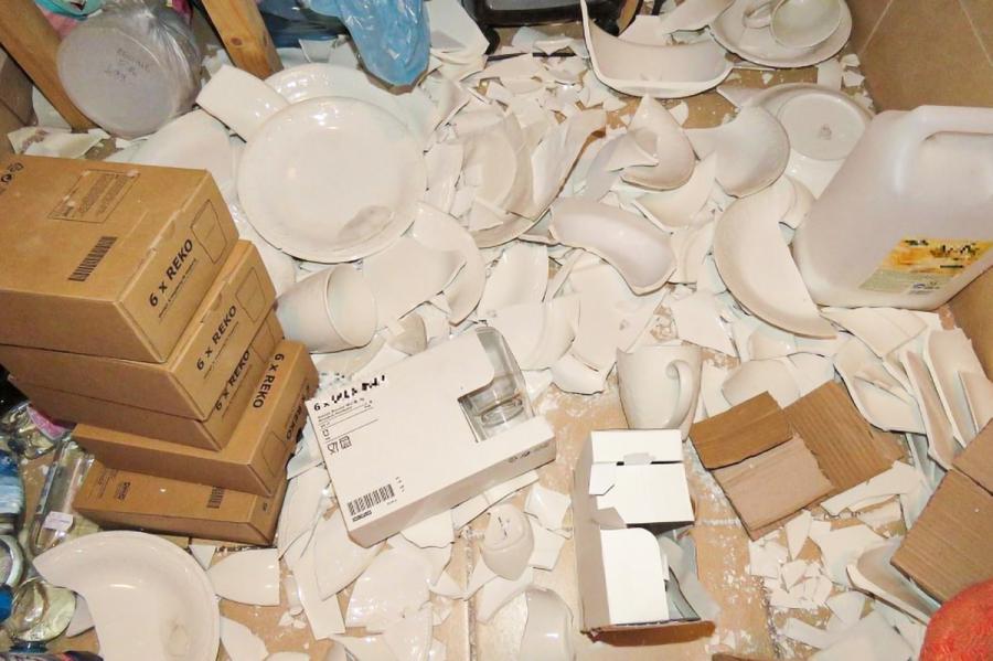 „Elpattant a cérna”, nyolcvan tányért vagdosott a földhöz egy nő, mert nem kapta vissza egynapi szállásdíját