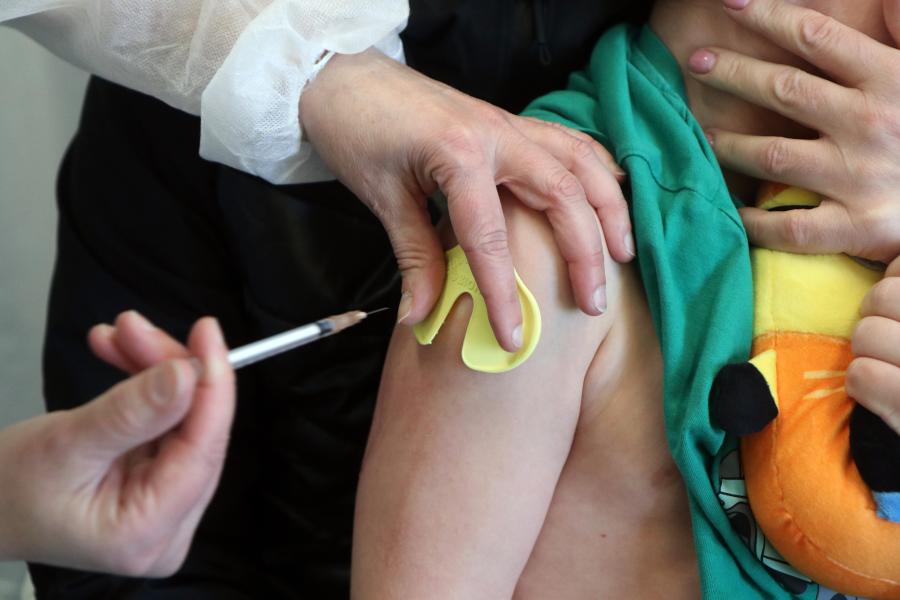 Amíg a védőoltási fegyelem fennmarad, nincs komoly veszélye egy gyermekbénulás járvány megjelenésének Magyarországon