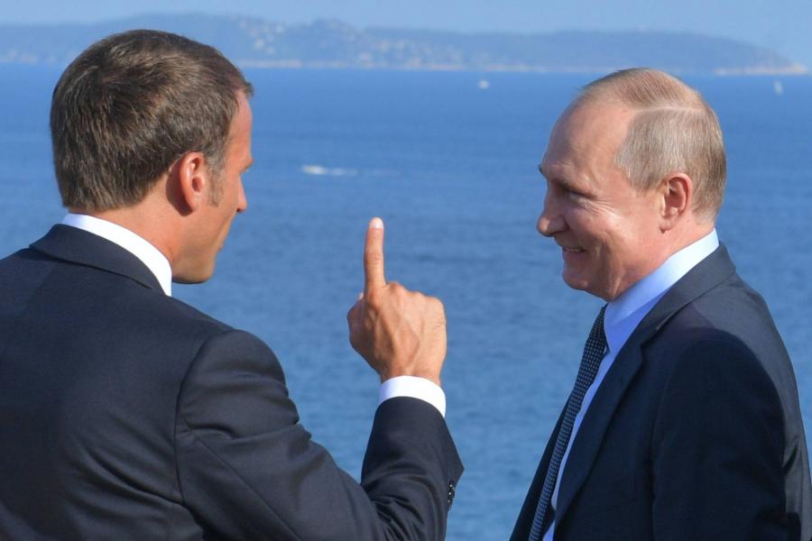 Vlagyimir Putyin a zaporizzsjai atomerőmű miatt tárgyalt Emmanuel Macronnal, katasztrófára figyelmeztetett