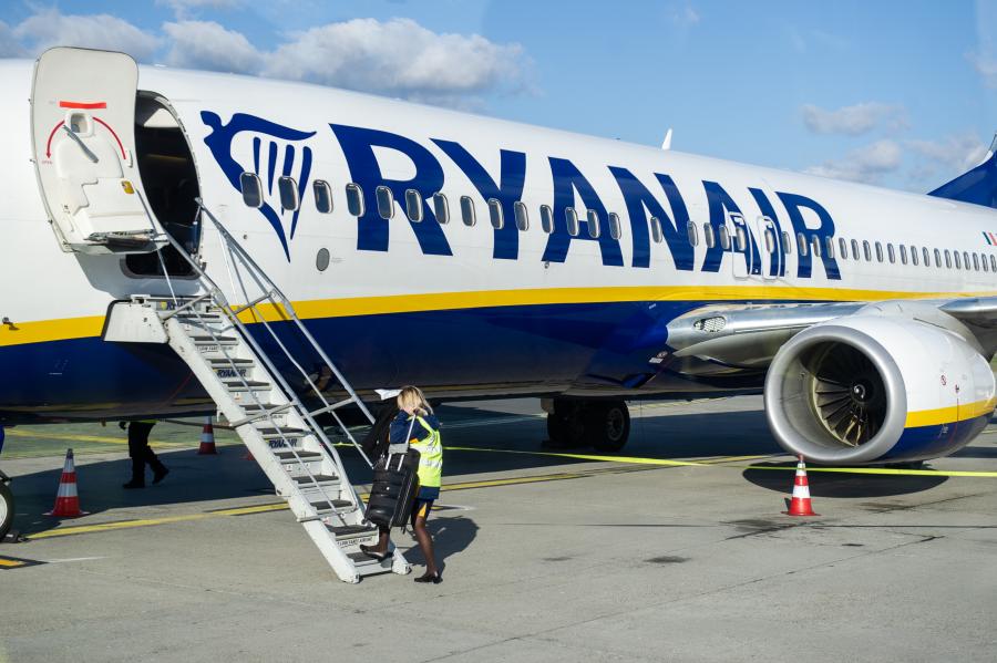 Széttárta a karját a kormányhivatal, forduljon bírósághoz, akinek nem tetszik, hogy a Ryanair az utasokkal fizetteti ki az extraprofitadót