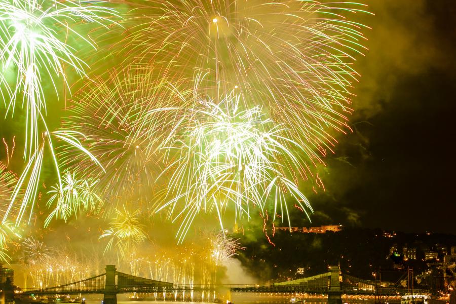 Lezárások lesznek szombaton a tűzijáték miatt Budapesten