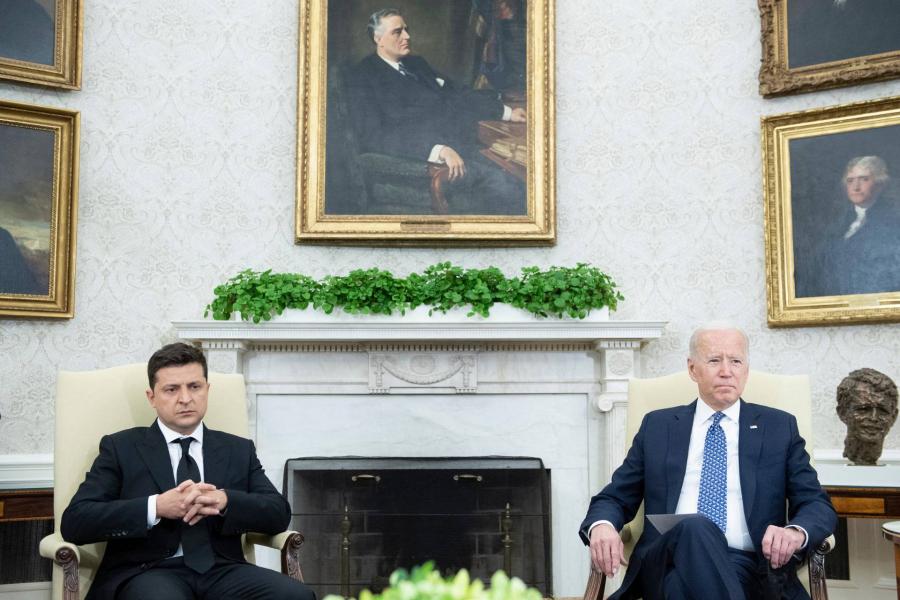 Ukrajna győzelméről és Oroszország felelősségre vonásáról is beszélt telefonon Biden és Zelenszkij