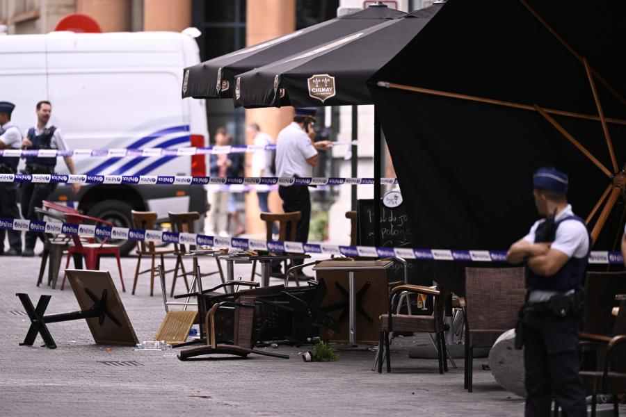 Brüsszeli kávézó teraszába rohant egy furgon, többen megsérültek