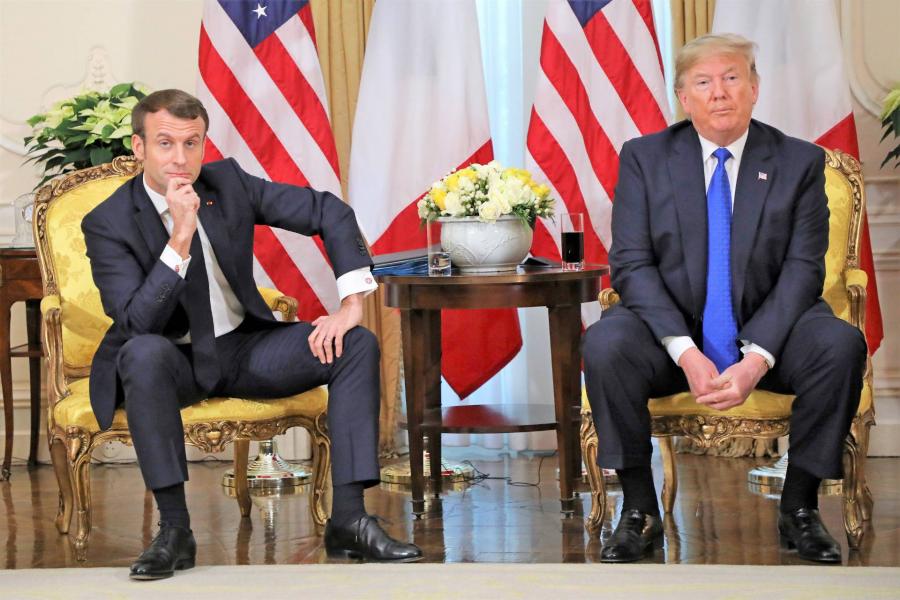 Donald Trump eldicsekedett azzal, hogy a hírszerzés segítségével figyelte Emmanuel Macron szexuális életét