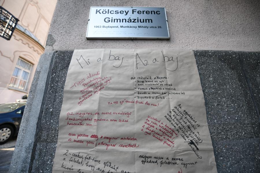 A budapesti Kölcsey Ferenc Gimnázium diákönkormányzata elismerő levelet küldött a polgári engedetlenségben résztvevő tanárainak