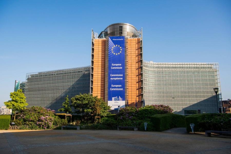 Gyanús, fehér port tartalmazó borítékra bukkantak az Európai Bizottság épületében
