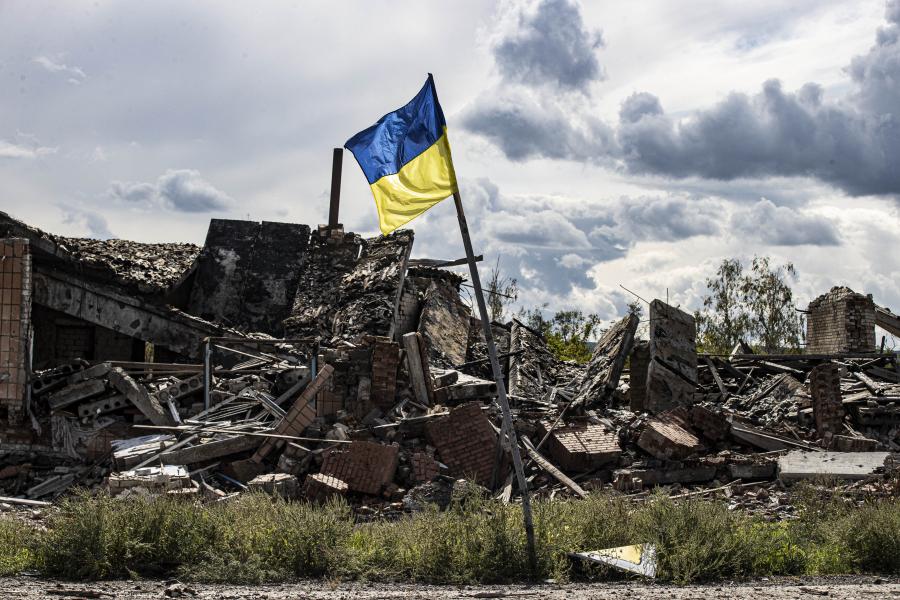Egy nappal azután, hogy Vlagyimr Putyin illegálisan annektált négy ukrán megyét, az ukrán hadsereg visszafoglalta a stratégiai fontosságú Liman városát