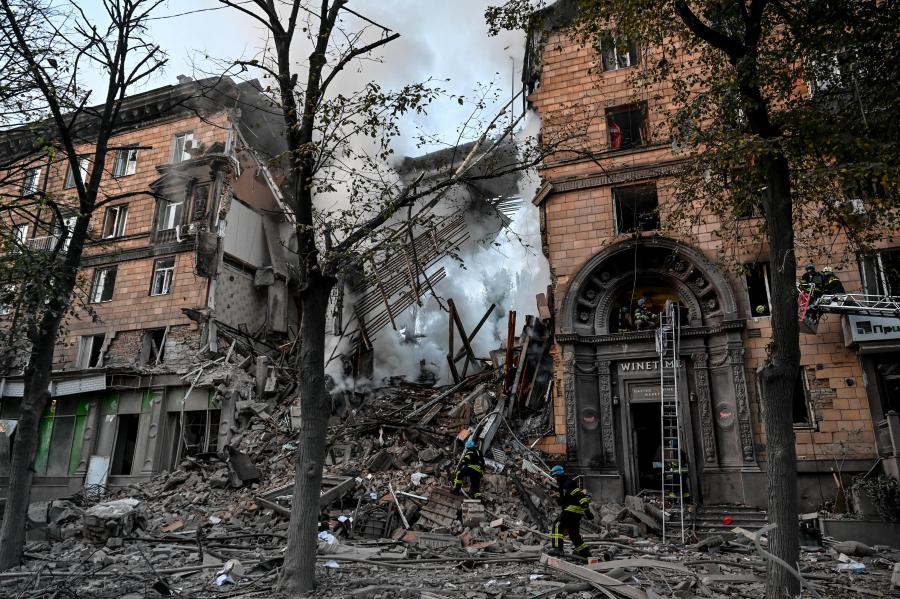 Kamikaze drónokkal lőtték az oroszok Zaporizzsja lakóházait csütörtökön, már tizenegyen meghaltak