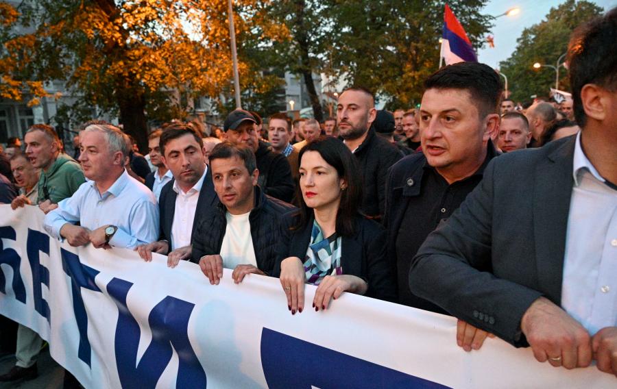 Vucic nem kíván beleszólni a boszniai Szerb Köztársaságban kitört csatározásokba